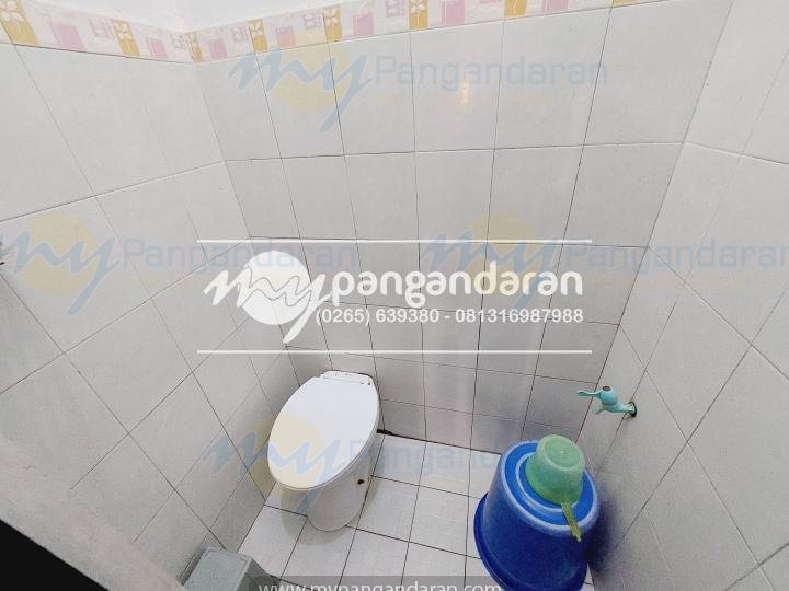 Tampilan kamar mandi bungalow lantai 1 pondok putri 2 pangandaran